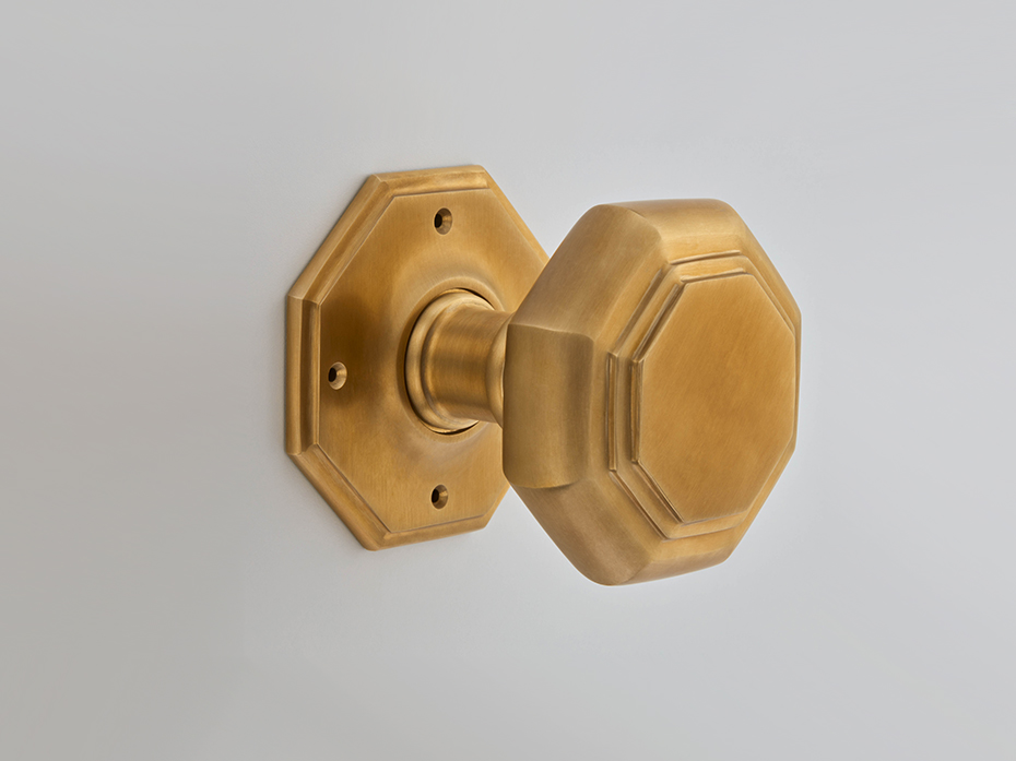 Дверная ручка-кноб на розетке Croft Large Flat 4185M античная латунь