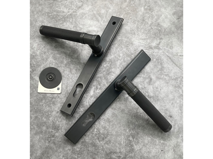 Ручка для балконной двери на узкой планке Frank Allart 7748G0259 чернёная латунь с полировкой