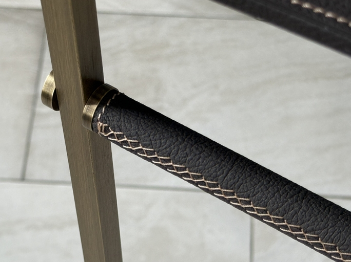 Напольная вешалка для одежды FURNITEK FG-094 из латуни и натуральной кожи античная латунь